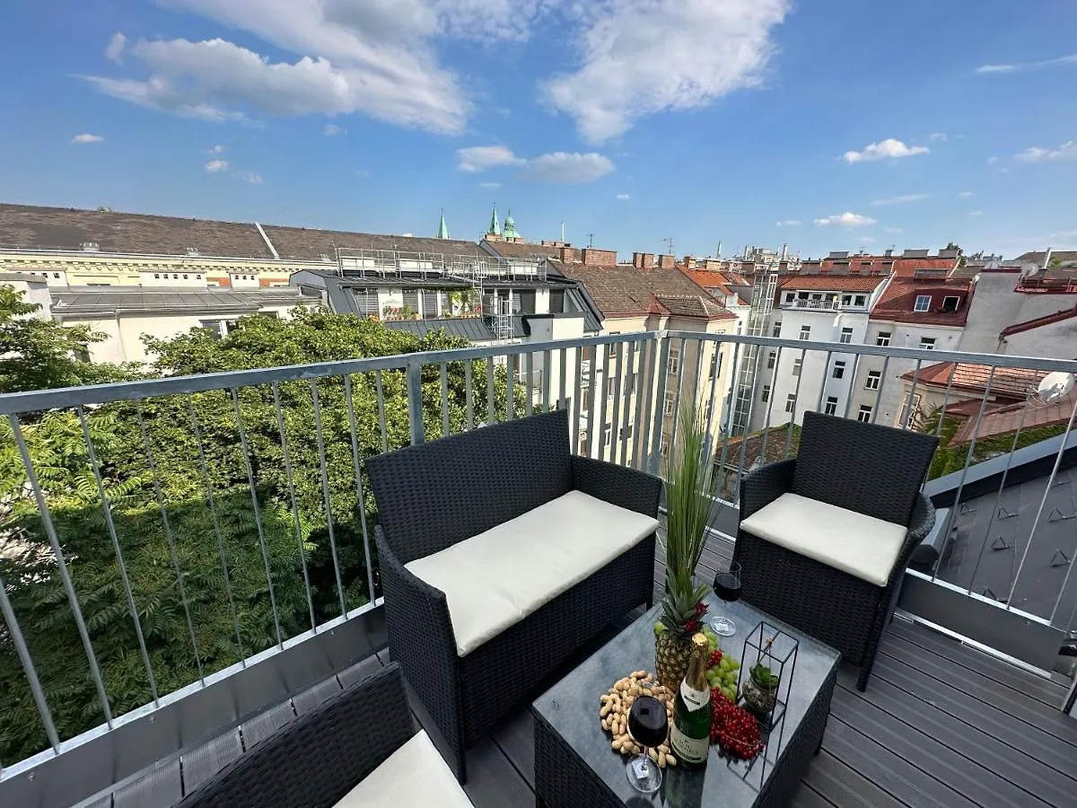 Contemporary Apartment With Stunning Views 20 Wien